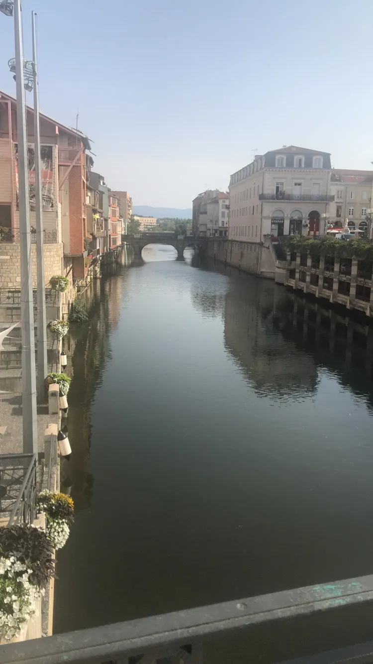 Vue extérieure de Castres centre
